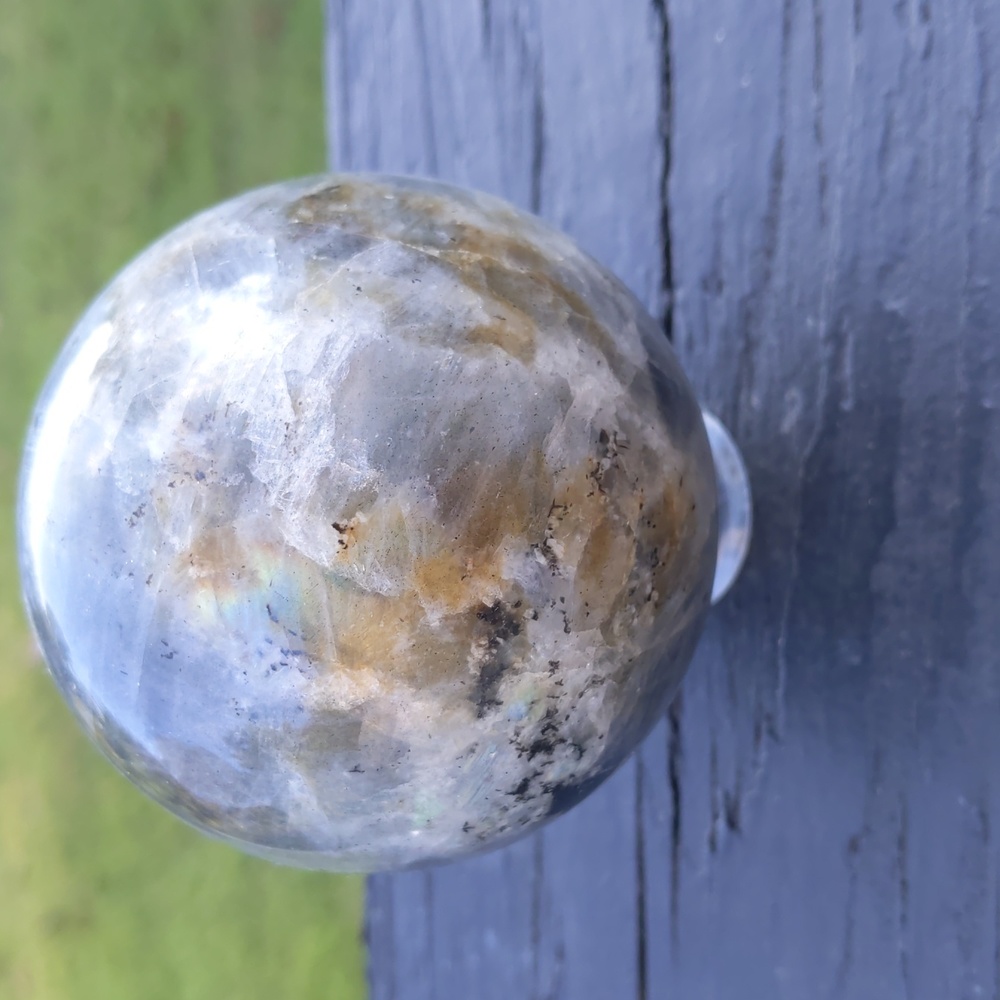 Labradorite sphere - Picture 3 of 3